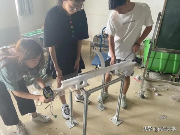 四項一等獎，三項二等獎，雄居全國參賽高校第一！