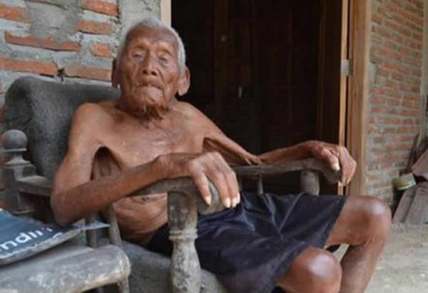 4年前，印尼一名146歲的老翁去世，官方承認他的年齡，吉尼斯不認