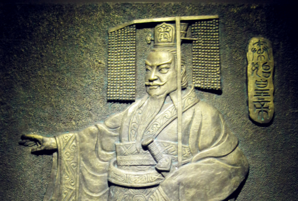 秦兵馬俑被髮掘後，兩旁土牆為什麼還留著？難道藏著別的寶貝？