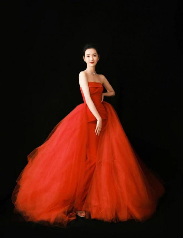 紅毯比美大賽一觸即發？姚晨鞏俐戰袍加身，誰長在你的審美點上？