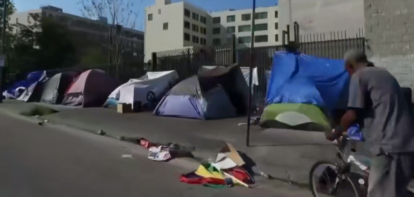 德國記者拍到美國底層窮人，卻遭美國斥責否定，到底誰對誰錯？