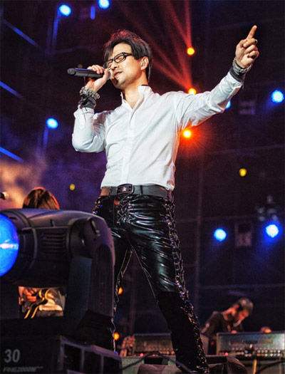 汪峰：對早逝的父親有愧疚，天堂裡有一雙媽媽的眼睛