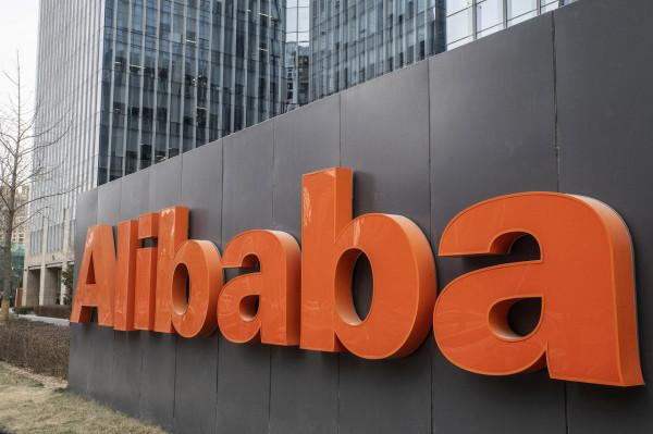 這位美參議員一邊批評中國，一邊買入阿里股票