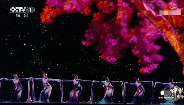 央視中秋晚會“王炸”:央視boys合唱,劉詩詩古裝,周深“奔月” 央視中秋晚會“王炸”:央視boys合唱,劉詩詩古裝,周深“奔月”