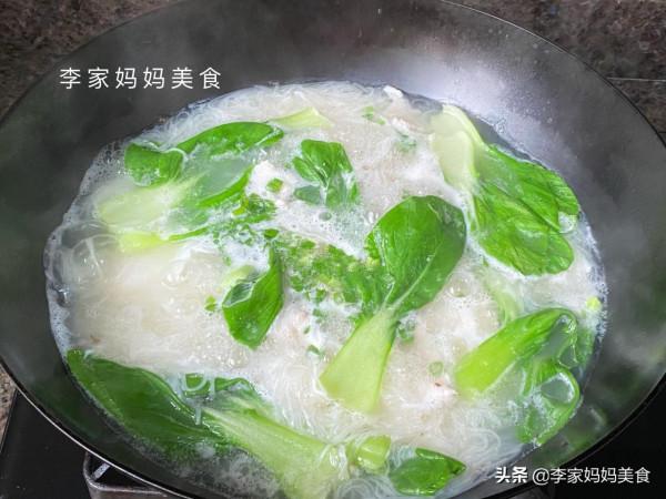 天冷了，兒子就饞這早餐，營養好吃易消化，每次煮一鍋湯汁都不剩