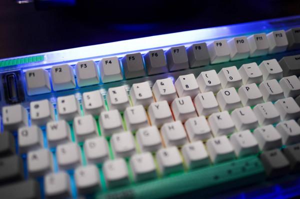 從效能到設計都是2021最大驚喜，鋁廠OG80蟲洞到底有多特別