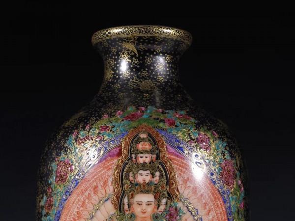 藏傳「粉彩 佛像瓶」規格：高24肚徑12.1口6.2cm重846.8g