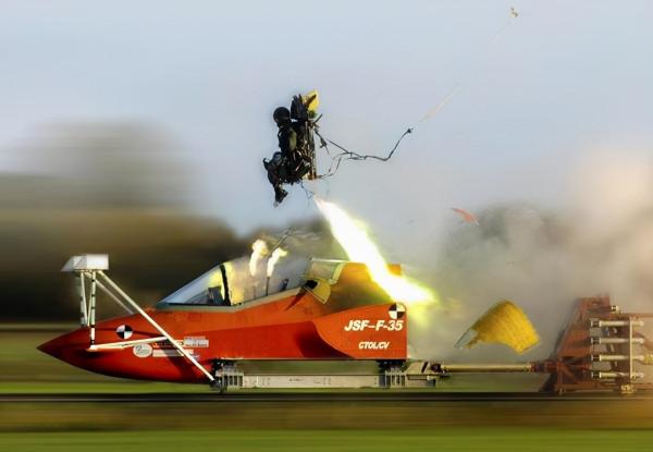 外媒:中國殲35首飛,美國急推六代艦載機,神似殲20且還在紙面上 外媒:中國殲35首飛,美國急推六代艦載機,神似殲20且還在紙面上