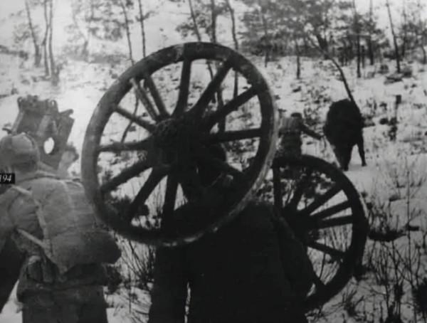 王牌軍裝備1200多挺機槍，圍殲美軍精銳時，發揮了多大作用？