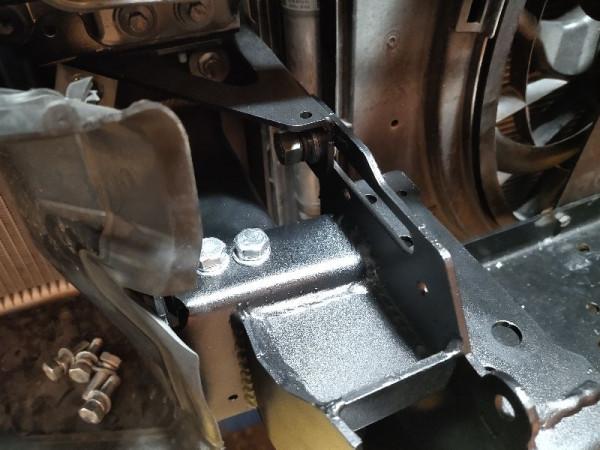 路虎衛士110安裝原廠絞盤托架 路虎衛士110安裝原廠絞盤托架