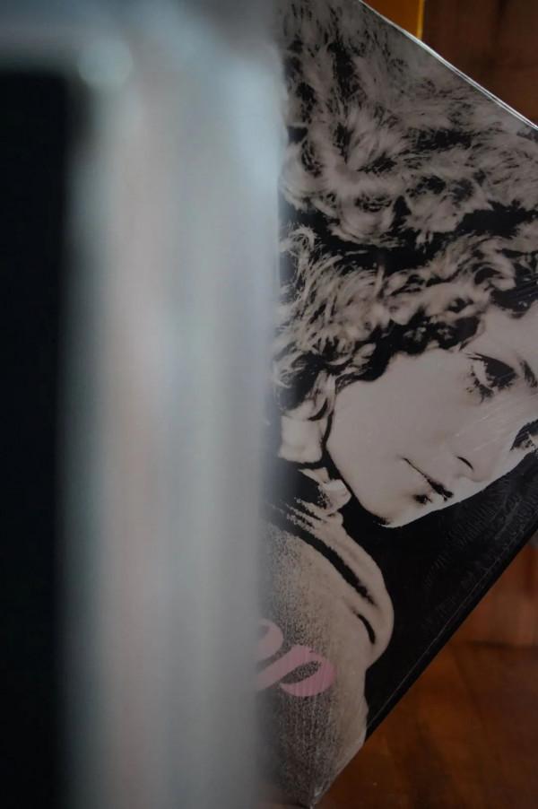 黑膠，買了窮，開心