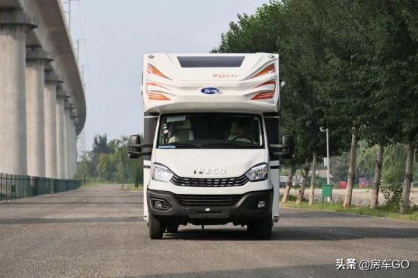 6座雙臥獨立淋浴房車,獨特佈局加大生活區,適合一家人長途旅行 6座雙臥獨立淋浴房車,獨特佈局加大生活區,適合一家人長途旅行