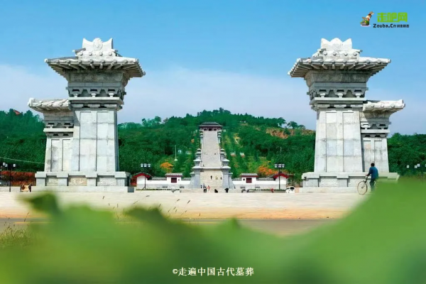 25歲小夥痴迷古代墓葬，1年探訪80多座，立志走遍中國古墓