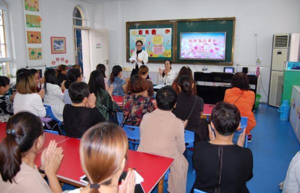 “請倒數第一名家長上臺”,家長機智化解,讓班主任啞口無言 “請倒數第一名家長上臺”,家長機智化解,讓班主任啞口無言