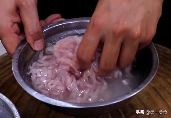 魚香肉絲怎麼做才好吃，原來肉絲滑油很關鍵，廚師長教你烹飪技巧