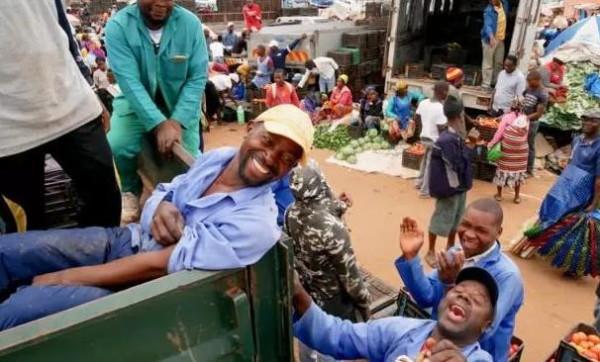 中國捐贈到非洲的舊衣服，後來都怎麼處理了？看完你還捐不捐？