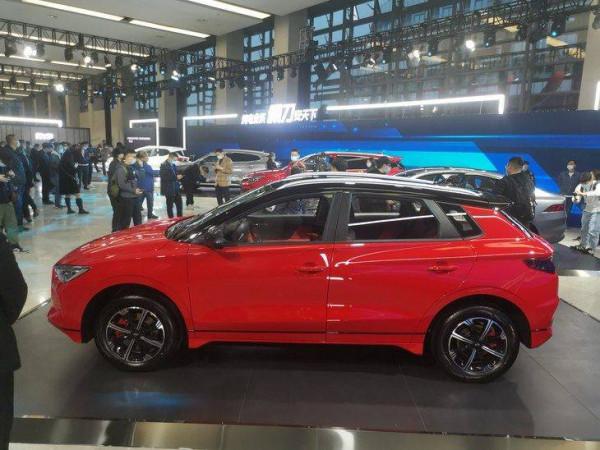 比亞迪e2新增車型正式上市 售價8.98萬元 續航301km 比亞迪e2新增車型正式上市 售價8.98萬元 續航301km