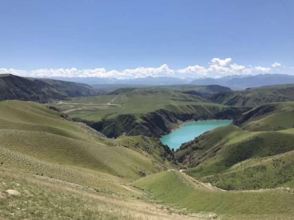 用廣袤來形容新疆 還是有點侷促了 用廣袤來形容新疆 還是有點侷促了