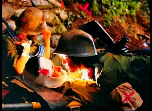 21歲戰士犧牲前問護士能抱一下嗎，她低頭親吻留下老山著名戰地照