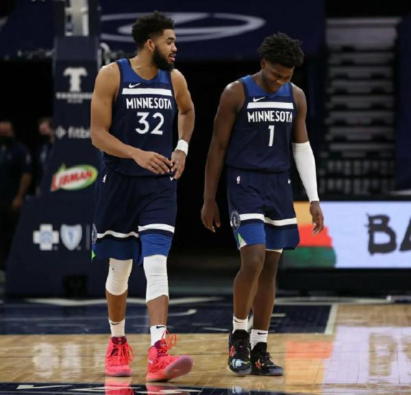 唐斯and王哲林:高低平行線上,進攻天才的無奈與哀嘆 唐斯and王哲林:高低平行線上,進攻天才的無奈與哀嘆