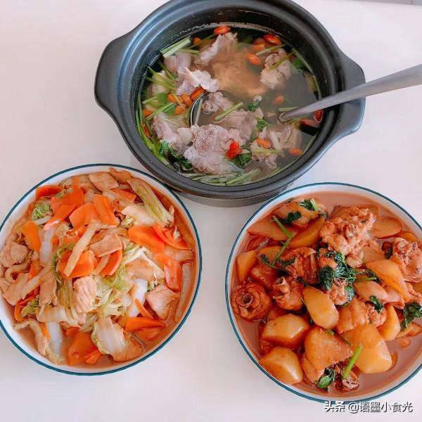 朋友說:我傢伙食不一般,一週四天的菜譜不重樣,不比大廚做的差 朋友說:我傢伙食不一般,一週四天的菜譜不重樣,不比大廚做的差