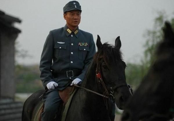 抗日狂人王勁哉：怒斬日軍來使引發大戰，單槍匹馬投奔毛主席