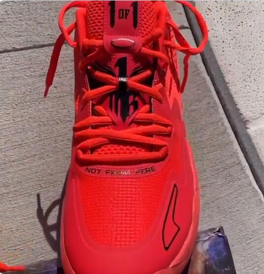 拉梅羅-鮑爾的首款簽名鞋，售價125美元