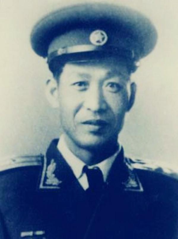 解放南京時，第一個率隊衝進“總統府”的營長，後來的結局如何？