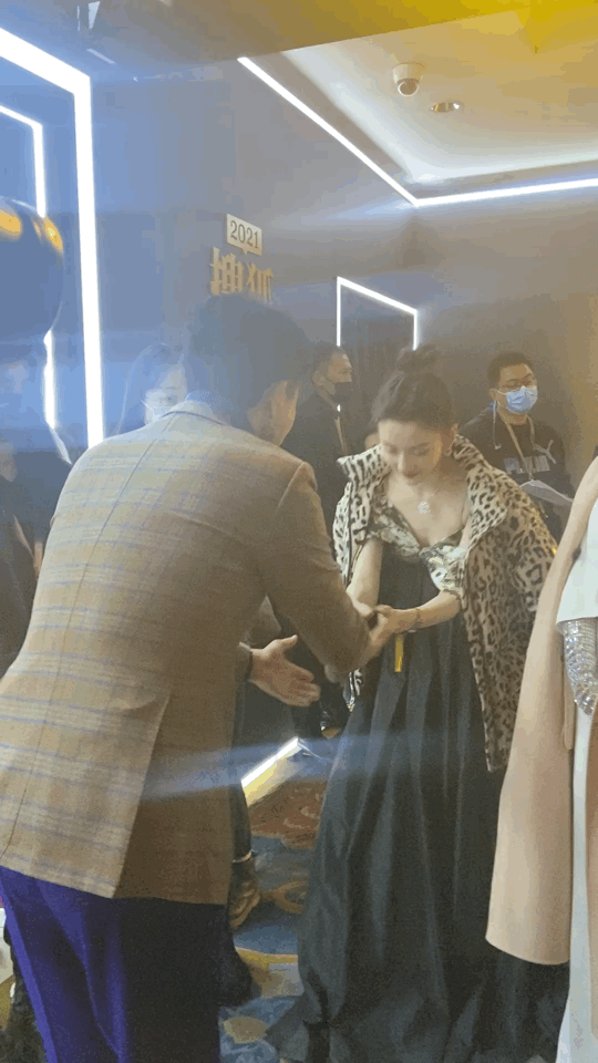 搜狐時尚盛典後臺張雨綺、趙雅芝、宋祖兒等簡直就是顏狗的天堂啊 搜狐時尚盛典後臺張雨綺、趙雅芝、宋祖兒等簡直就是顏狗的天堂啊