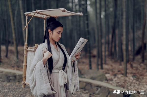 民間故事:書生荒廟聽到怪聲,剛跑出來廟就塌了,遠處白鼠衝他笑 民間故事:書生荒廟聽到怪聲,剛跑出來廟就塌了,遠處白鼠衝他笑