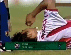 中國日本最精彩一戰!他6秒奔襲50米轟世界波 1人被撞成腦震盪 中國日本最精彩一戰!他6秒奔襲50米轟世界波 1人被撞成腦震盪