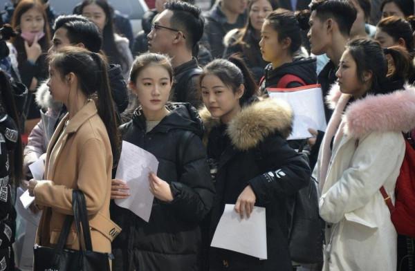 大學本科藝術類專業共51個,美術類獨佔一半,怪不得那麼多美術生 大學本科藝術類專業共51個,美術類獨佔一半,怪不得那麼多美術生