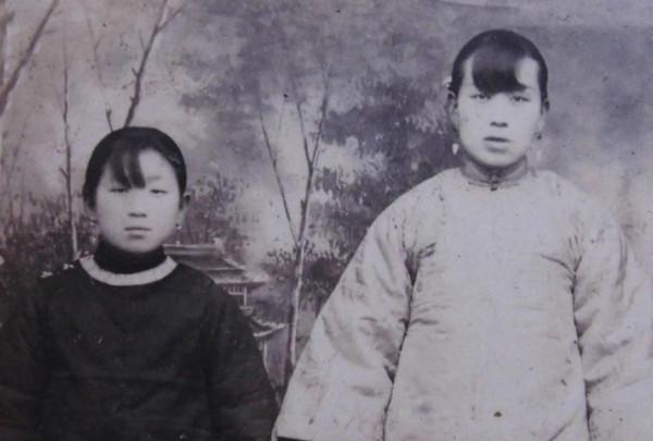 1981年,他躲入深山“登基”,發展了55名佳麗,其中還有村鎮幹部 1981年,他躲入深山“登基”,發展了55名佳麗,其中還有村鎮幹部