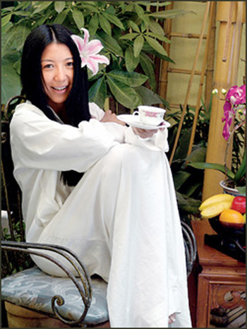 “人間異類”楊二車娜姆:女兒國走婚族,結交喬布斯,向總統求婚 “人間異類”楊二車娜姆:女兒國走婚族,結交喬布斯,向總統求婚