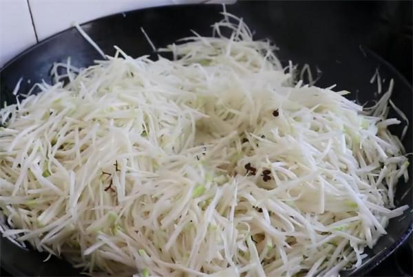 教你在家醃芥菜,脆爽下飯又嗆鼻,醃1天就能吃,放一年不壞 教你在家醃芥菜,脆爽下飯又嗆鼻,醃1天就能吃,放一年不壞