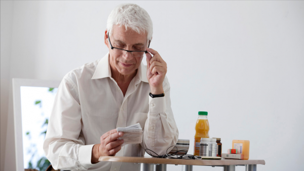 長期服藥的人，當心藥物性肝損傷！這幾種藥易傷肝，儘量別亂吃