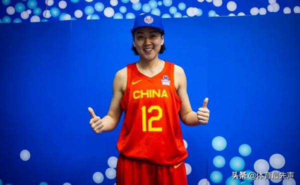 女籃姑娘們提前戴上了澳大利亞世界盃正賽帽，14人=14美女