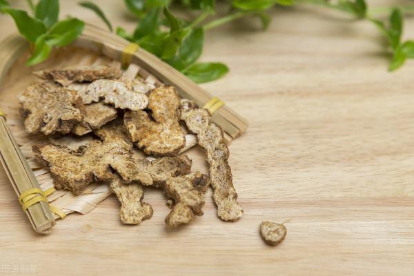 痛風、關節紅腫熱痛？四味中藥，清熱消腫止痛，有效調理