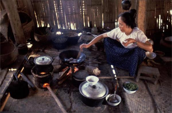 1979年的中國社會民情，6圖是當年“交公糧”的場面