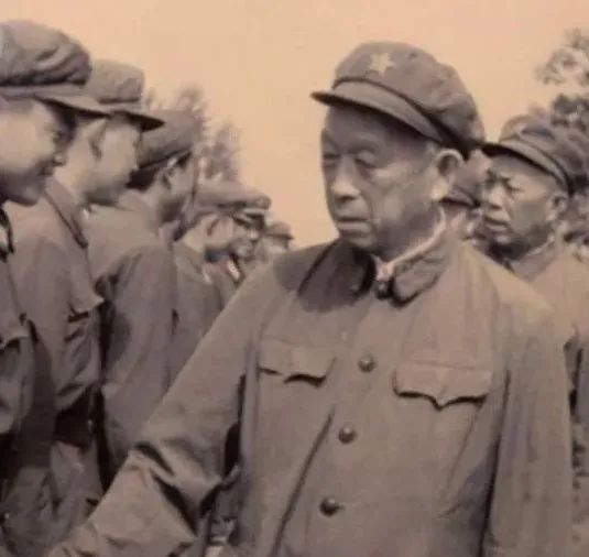 他18歲參加革命，曾主政蘇州揚州，兩度擔任江蘇省委書記活到97歲