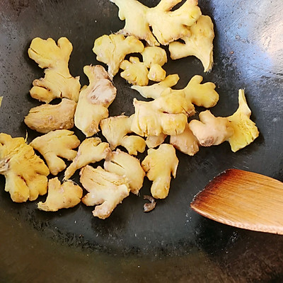 讓冬天不再冷的美味“豬腳姜” 讓冬天不再冷的美味“豬腳姜”