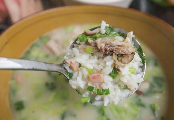 吃個飯都能掉坑?餵養不對真坑娃,這些常犯的育兒錯誤要警惕 吃個飯都能掉坑?餵養不對真坑娃,這些常犯的育兒錯誤要警惕