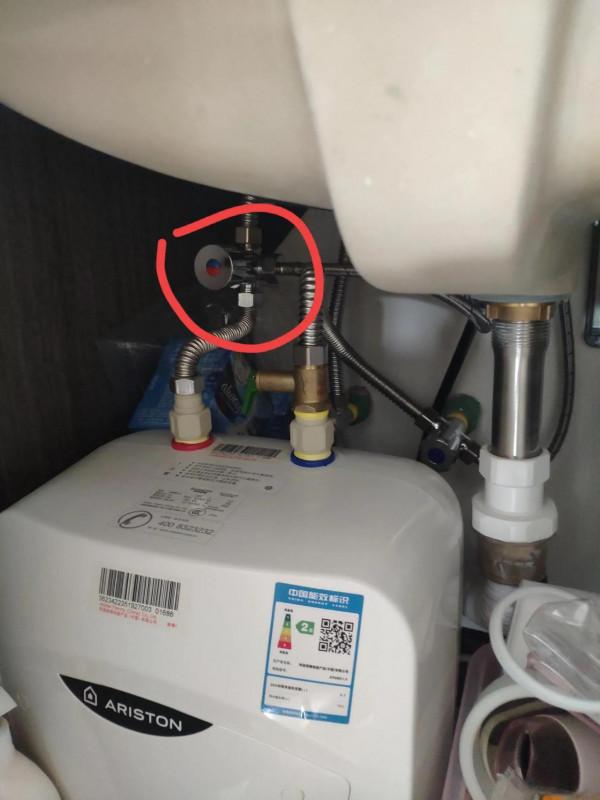 關於洗手檯同時接小廚寶和燃氣熱水器供熱水 關於洗手檯同時接小廚寶和燃氣熱水器供熱水