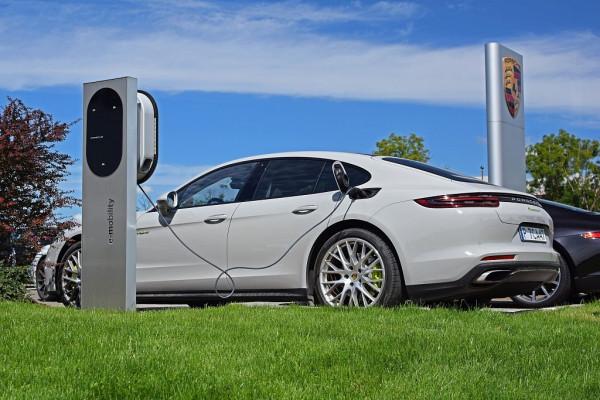 車企內卷,“新能源車原住民”爭奪賽開始加速 車企內卷,“新能源車原住民”爭奪賽開始加速