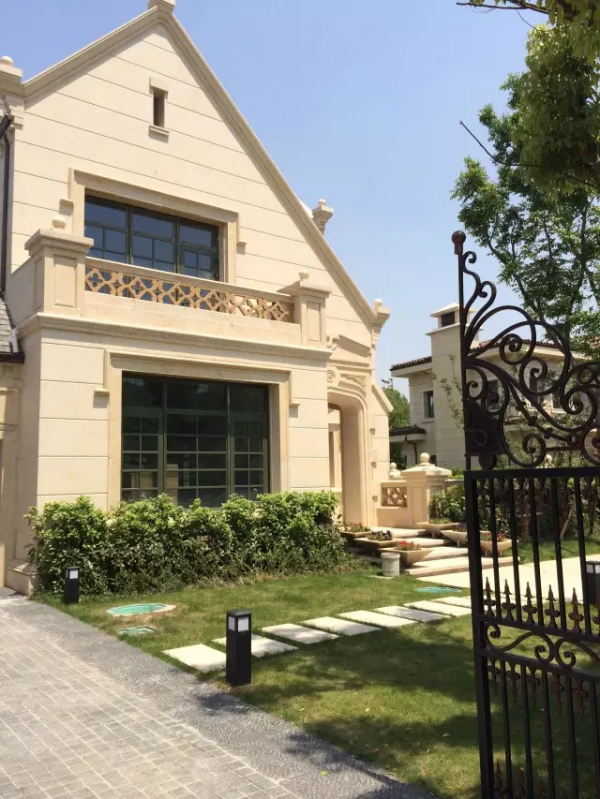 石材別墅外牆實景案例，耐用又美觀