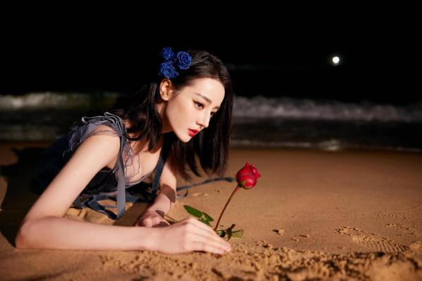 熱巴美出圈的禮服造型