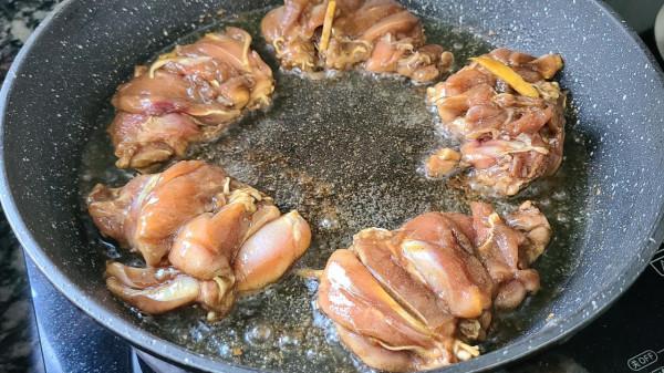 雞腿別直接燉,廣東人教我一個做法,美味好吃,每次都吃光 雞腿別直接燉,廣東人教我一個做法,美味好吃,每次都吃光