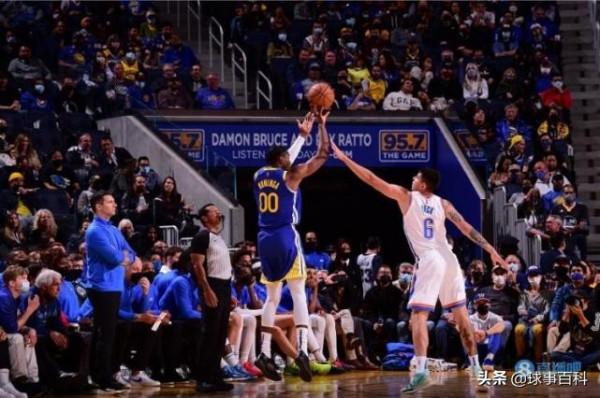 勇士獨寵7號秀!庫裡為他站立鼓掌 科爾賽後送球 勇士獨寵7號秀!庫裡為他站立鼓掌 科爾賽後送球