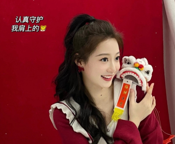 &OpenCurlyDoubleQuote;國民閨女&rdquo;馮琳，從領誦員到衛視春晚主持人，她的進步肉眼可見