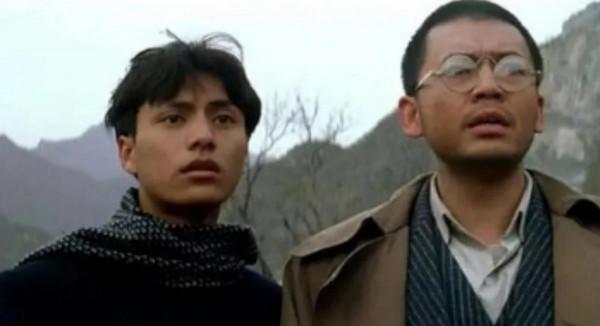 “趙政委”何政軍：娶初戀，妻子為他退出娛樂圈，結婚29年無緋聞